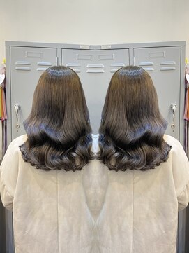 プレシャスバイプロデュース(precious by Produce) 艶オリーブグレージュ[町田／町田駅/町田駅前店/学割U24/JR町田]