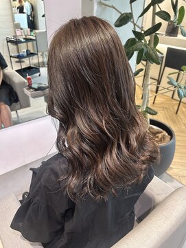 ステア ケース(stair case) ミディアムレイヤーカット 艶々巻き髪