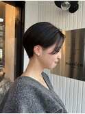 ハンサムショート アッシュブラック センターパート 20代 30代
