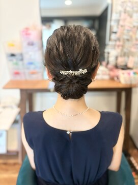 メゾンドミニョン(Maison de Mignon) シニヨンヘア