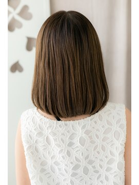 カバーヘア ブリス 上尾西口店(COVER HAIR bliss) 前下がりレイヤーカット艶感ストレートミディアムZ上尾20代30代