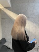 ホワイトベージュ / 小顔に見せるヘア  mai