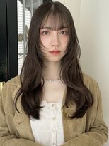 ローネス(LONESS)&nbsp;ふわっと動くレイヤーカットと赤みの無いくすみベージュ