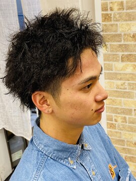 バーニーズ バーバークラブ(BARNEYS BARBER CLUB) ツーブロツイストパーマ　バングアップ
