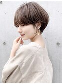 前髪ありアッシュブラウンマニッシュスリークショート20代30代