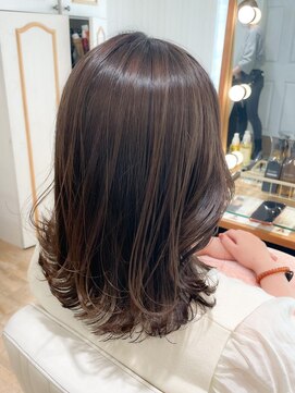 ネオリーブ チロル 横浜西口店(Neolive CiroL.) 外ハネレイヤー*シアーベージュ