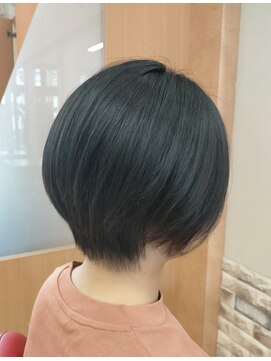 ビーイン(BE IN) 前髪長め前下がりショートボブ