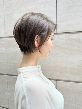 マイラ 銀座(myla) グレージュカラーの斜めバングショート【Yamaki Ayako】