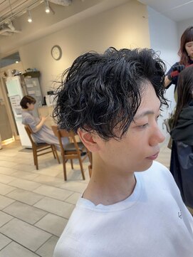 テトラ バイ ネオリーブ 横浜西口店(tetra by neolive) 横浜★センターパートの縦落ちツイストスパイラル