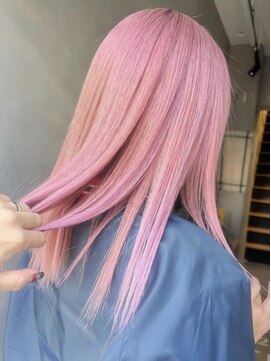 ジーナ オモテサンドウ(XENA) ハイトーン×ブリーチ×ピンクカラー(表参道)