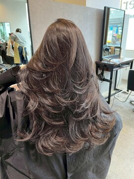 メリー オオサカ(Merly Osaka) 透明感カラー × butterfly layer cut