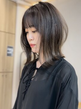 ウェイズトウキョウ 新宿店(Ways TOKYO) レイヤーカット ミディアムヘア グレー