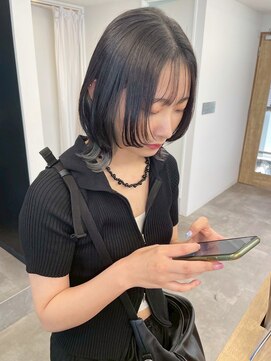 ミュラ(mulah) ミディアムウルフレイヤーカット＊艶髪ナチュラルストレート