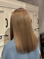 エスケープ トゥ ボナ(ESCAPE to bona.)&nbsp;まとまりとツヤを重視した、扱いやすいミディアムヘア◎