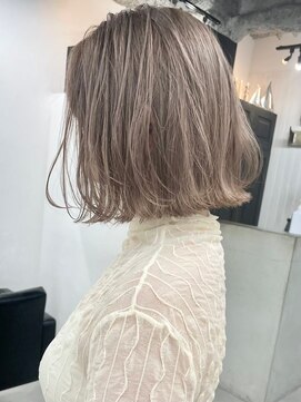 キラ 静岡(KILLA) トリプルカラー/ホワイトベージュ/静岡/ケアブリーチ