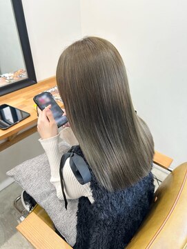 オリーブグレージュ