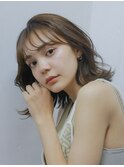 大人可愛いミディアムレイヤーヘア