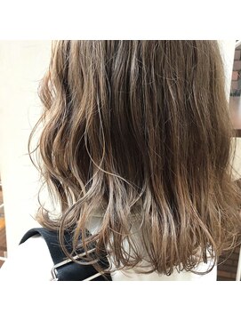 キー(kii) ダブルカラー ベージュ　福岡　天神　今泉　薬院