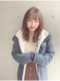 ダウンコーデにもマッチするセミロングヘア