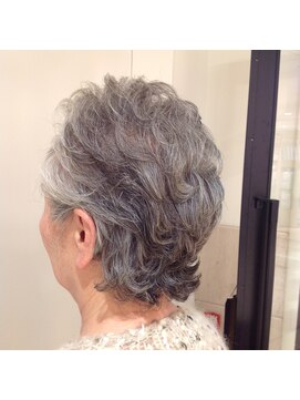 ラ ソレイル 浜松メイワン店 グレイヘア外ハネスタイル