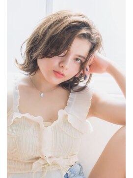リバレイト(liberate) 大人かわいい♪外ハネフリンジウェーブ♪グレージュカラー♪
