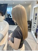 ハイトーンカラーブロンドベージュロングレイヤーカット