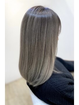 リーラ(Lila) シャドールーツ×アッシュグレー