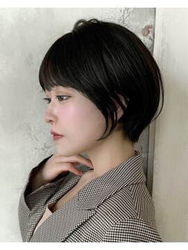 アフロート ルヴア(AFLOAT RUVUA) 《岩田莉奈》40代50代に人気の似合わせ丸みショートボブ　新宿