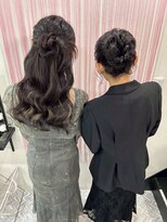 ベルグロー 北新地(BELLEGROW)&nbsp;ハーフアップとシニヨン・ペア｜梅田・北新地ヘアセット