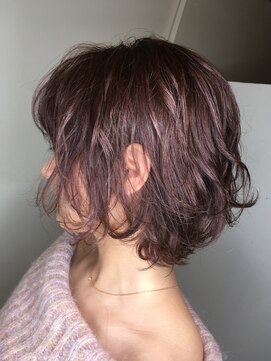 トレヴァーデルチザン(TREVOR DE'RTISAN) モノトーンピンク×くしゃウェーブ