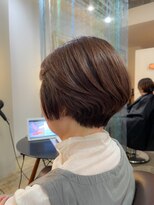 ビハインドザカーテン(BEHIND THE CURTAIN)&nbsp;明るい白髪染め×ショートボブ×大人ハイライト