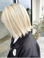 アーブル ヘアーアンドメイク(ARBRE) ブリーチダブルカラーホワイト切りっぱなしボブ