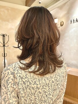 ウルフカット ミディアムレイヤー レイヤーカット 30代40代髪型 L ビュートリアム265 Beautrium 265 のヘアカタログ ホットペッパービューティー