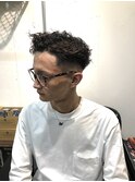 メンズ刈り上げツイスパサイドパートスキンフェードアップバング