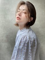 メゾンドイギー(MAISON de IGGY)&nbsp;フェザーバングで大人かわいい　カーキグレージュボブ♯