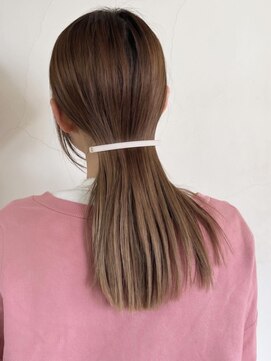 タヴィ(Tavi) 艶髪ベージュカラー/ツヤ髪/ロングヘア