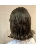 オリーブカラー外はねボブ