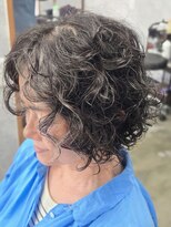 ミニィバイミラーズ(Miniy by Miroirs)&nbsp;外国人のようなクルクルふわふわパーマスタイル♪