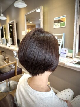 ヘアーメイクロージー 八軒店 (HAIR MAKE ROSY) 柔らかさと上品さを引き出す大人美シルエットショート