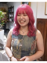 グッドフェローズ キタホリエ(GoodFellas kitahorie) ピンクのレイヤーミディアムウェーブスタイルハイトーン艶感