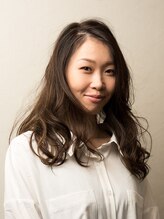 マテリ(Materi) 大人女性のゆるカールロング