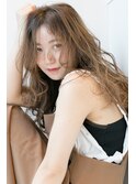 外国人風なゆるいウェーブが今っぽいリラックスロング