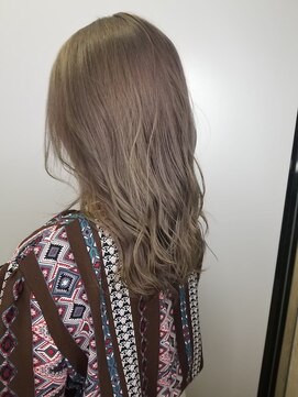 アメリ 新宿(Ameri) Ameri ミルクティーブロンド　イルミナカラー　【新宿】