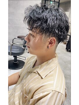 アンダーバーホワイト(_WHITE) フェードスパイラルツイストパーマ