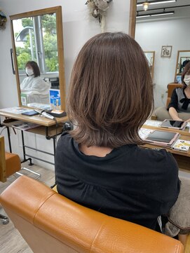 ルチナ 秦野(Lucina) レイヤーボブ/くびれ/似合わせカット/アースカラー/大人かわいい