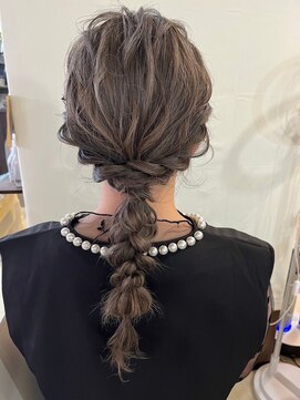 美容室 メザミー MESAMIES 20代30代大人可愛いローポニー編みおろしヘア