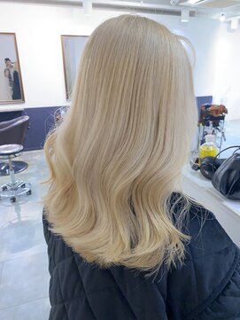 イリ 梅田(ili) ブロンドグレージュ