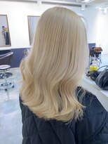 イリ 梅田(ili) ブロンドグレージュ