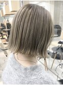 ハイトーンカラーミルクティーベージュダブルカラーミニボブ