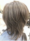 白髪ぼかしハイライト　ミディアム